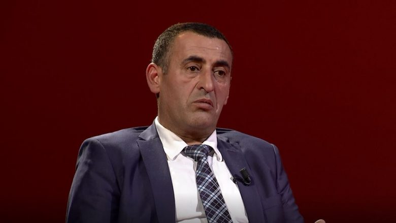 Lahi Brahimaj rrëfen se si Thaçi, Veseli dhe Luan Haradinaj ishin detyruar t’i lyejnë shtëpinë plakut në Deçan