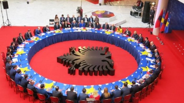Agjenda e mbledhjes së përbashkët e Qeverisë së Kosovës dhe asaj të Shqipërisë