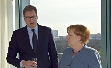 Gjuriq pret që Merkel në takim me Vuçiqin ta zbutë qëndrimin në lidhje me Kosovën