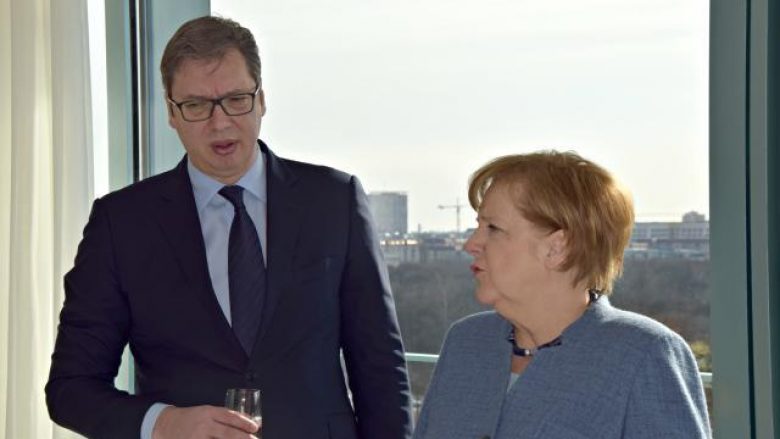 Gjuriq pret që Merkel në takim me Vuçiqin ta zbutë qëndrimin në lidhje me Kosovën