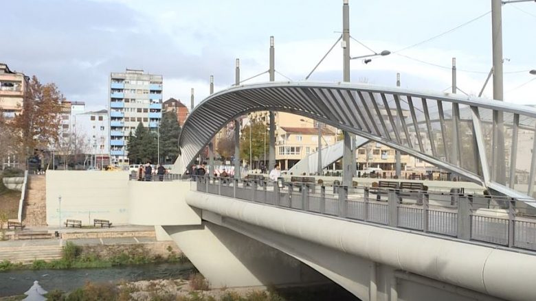 Njohësit e çështjeve politike: Bashkimi i Mitrovicës është i pamundur (Video)