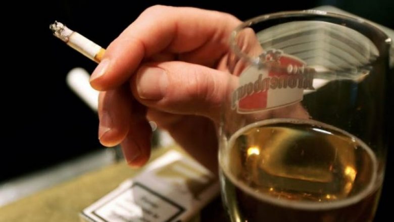 MTI ndalon shitjen e duhanit dhe alkoolit për të mitur