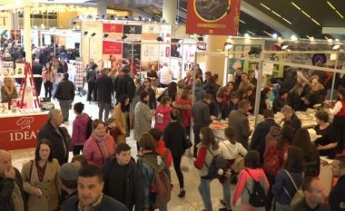 Botuesit kosovarë në Panairin e Librit në Tiranë, mes suksesit e problemeve administrative doganore