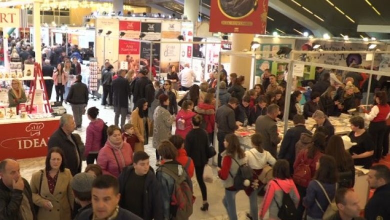 Botuesit kosovarë në Panairin e Librit në Tiranë, mes suksesit e problemeve administrative doganore