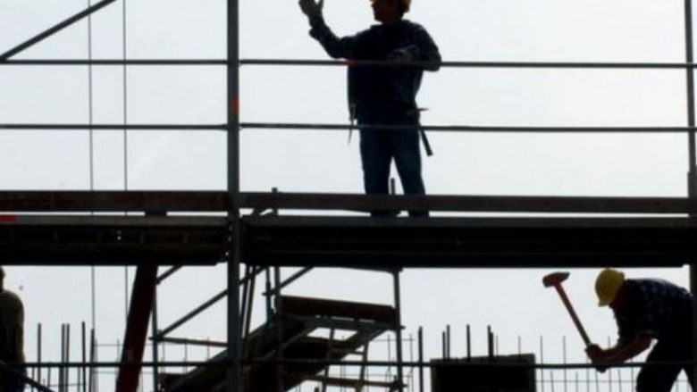 Inspektorët pezullojnë punimet në mbi 30 vendpunishte ndërtimtarie