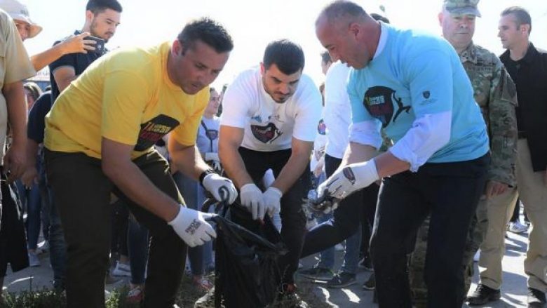 Haradinaj merr pjesë në pastrimin e Gërmisë