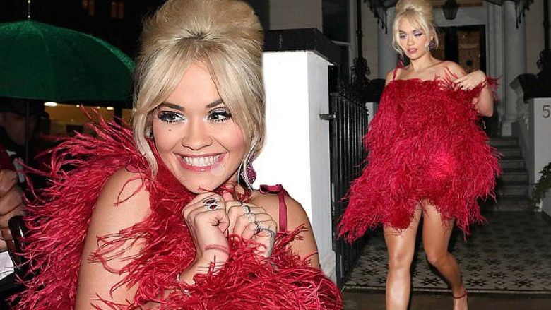 Rita Ora shfaqet glamuroze në Londër