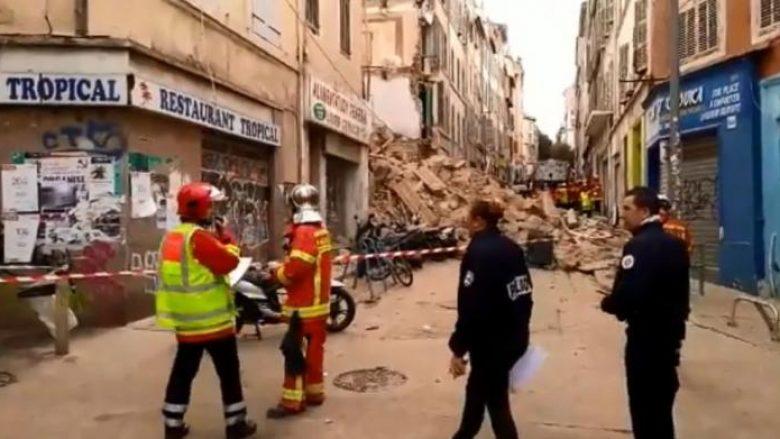 Shembet ndërtesa katër katërshe në Marsejë, dy të plagosur – frikë se mund të ketë edhe viktima (Video)