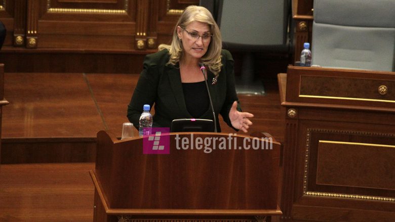 Haxhiu i përmend aktakuzën për privatizim Mimoza Kusarit, ajo i thotë të bëhet dëshmitare në prokurori