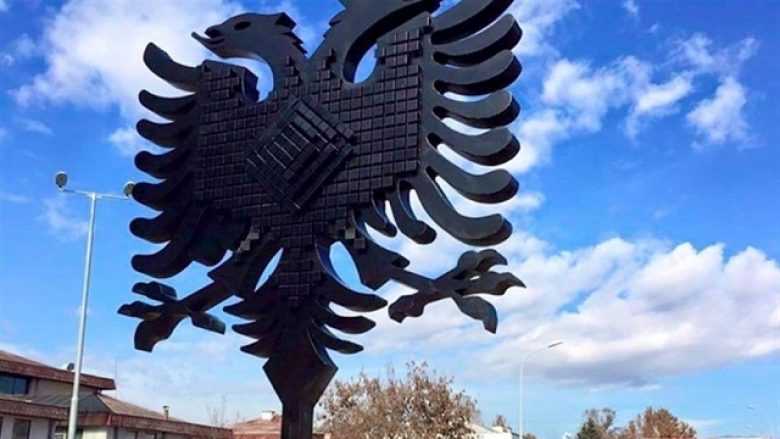 Rama: Monumenti i Shqiponjës në hyrje të Tiranës ishte horror