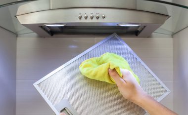 Si t’i eliminoni shtresat yndyrore nga filtri i aspiratorit të kuzhinës?