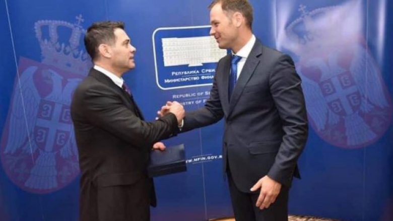 Zmbrapset ministri i Edi Ramës që është kundër taksës, fshinë postimin ku lavdëronte miqësinë me Serbinë