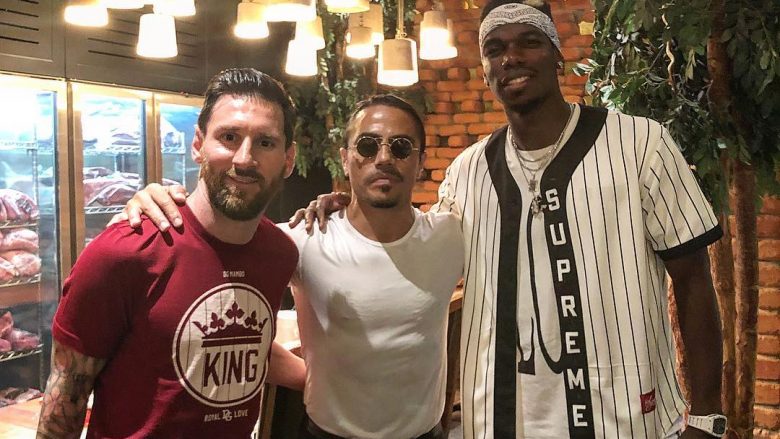 Lionel Messi dhe Paul Pogba darkojnë në restorantin e Nusretit në Dubai