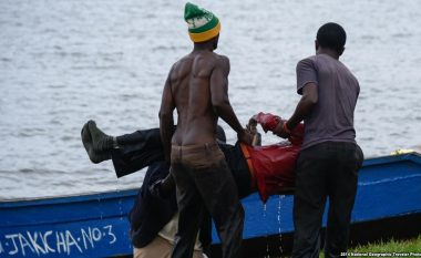 Të paktën 29 të vdekur pas fundosjes së anijes në Ugandë