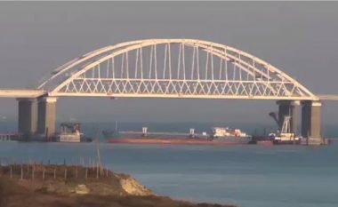 Rusia shkrep raketa kundër anijeve ukrainase, Poroshenko në takim urgjent