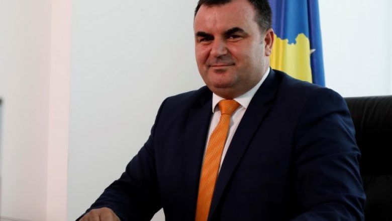 Naim Qelaj anulon vizitën për shkak të fusnotës