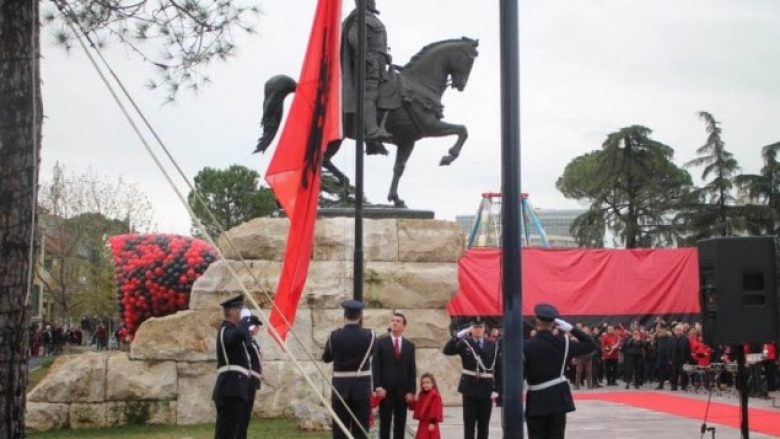 Veliaj ngre flamurin dhe flet për Unazën e Re