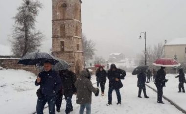 Kishat e Voskopojës mirëpresin vizitorët në borën e parë