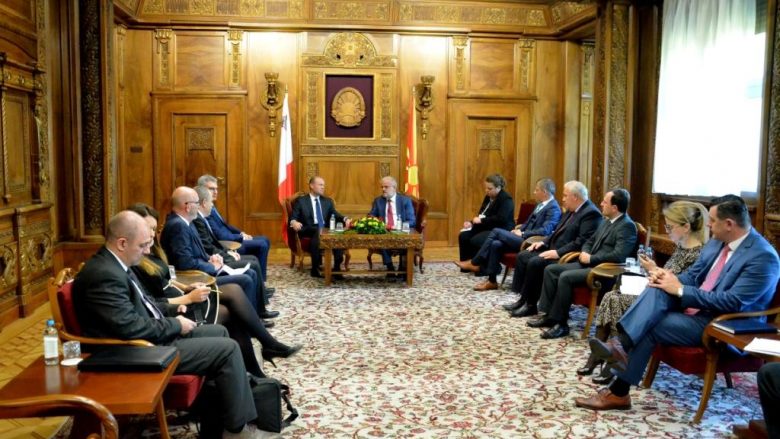 Xhaferi takohet me kryeministrin e Maltës, Joseph Muscat