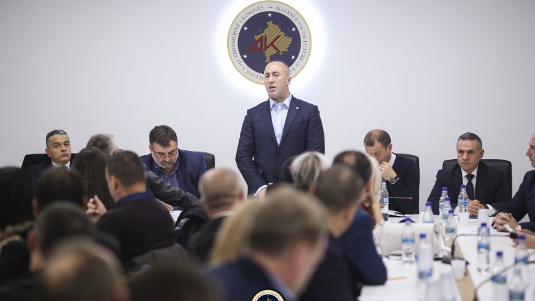 Haradinaj informon Këshillin Drejtues të AAK-së për zhvillimet politike në vend