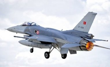 Avionët luftarakë turq fluturojnë mbi ishujt grekë