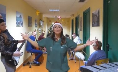 Videoja e stafit mjekësor në Itali bëhet virale (Video)