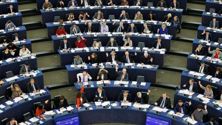 22 deputetë të Parlamentit Evropian letër zyrtare Austrisë dhe KE-së: Të hiqen vizat për Kosovën