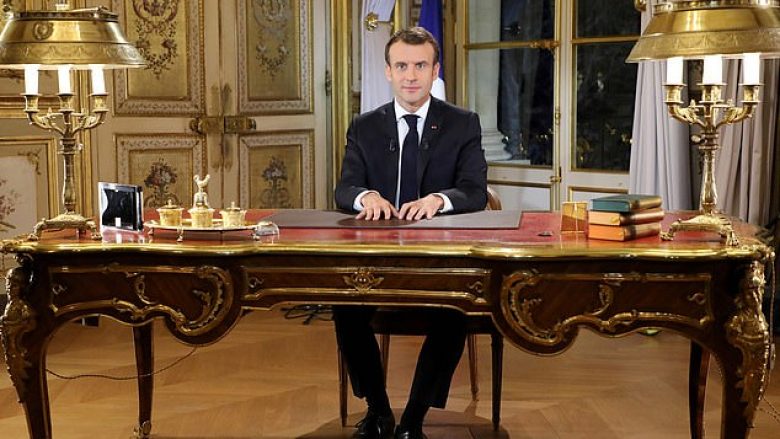 Presidenti francez i drejtohet qytetarëve, rrit pagën minimale me 100 euro (Video)