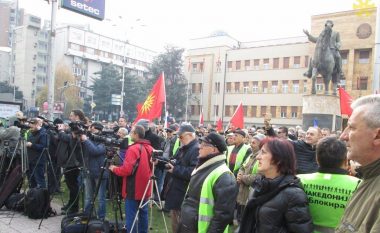 “Maqedonia Bllokon”: Nga mbrëmë për Zoran Zaevin përdorimi i emrit Maqedoni do të thotë akt kriminal i gjuhës së urrejtjes