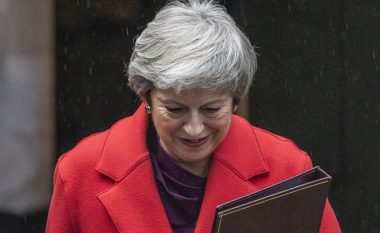 Brexit në kaos, Theresa May sot përballet me një votë mosbesimi