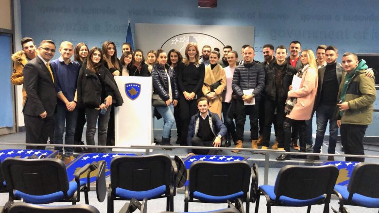 Studentët e Shkencave Politike vizituan Qeverinë e Kosovës dhe Komunën e Prishtinës