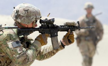 Ushtria amerikane do të përdorë pushkën e re automatike, që fuqinë shkrepëse e ka si të tankut (Foto)