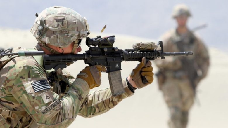 Ushtria amerikane do të përdorë pushkën e re automatike, që fuqinë shkrepëse e ka si të tankut (Foto)