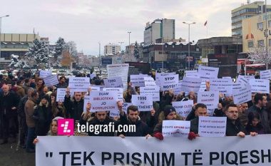 Studentët protestojnë në Tetovë (Foto/Video)