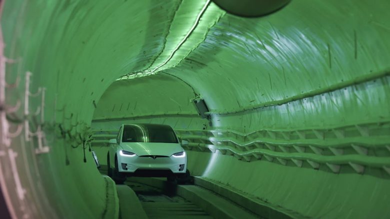 Musk zgjidh problemin e trafikut të dendur, prezanton tunelin në të cilin veturat mund të lëvizin me 240 km/h (Video)