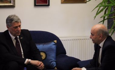 Ambasadori amerikan inkurajon përfshirjen e LDK-së në dialogun me Serbinë