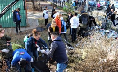 Aksioni i pastrimit vazhdon në Ferizaj dhe Vushtrri