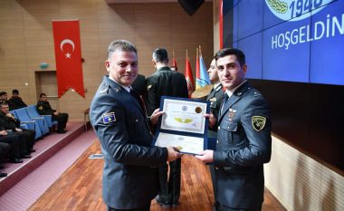 Diplomon piloti i parë i Ushtrisë së Kosovës (Foto)