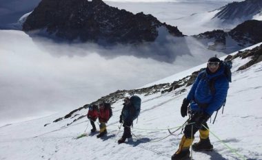 Bashkëshortja e alpinistit të ngujuar në Antarktik, Albanina: Nuk e di sa munden të mbijetojnë në ato kushte Arianiti dhe Mrika