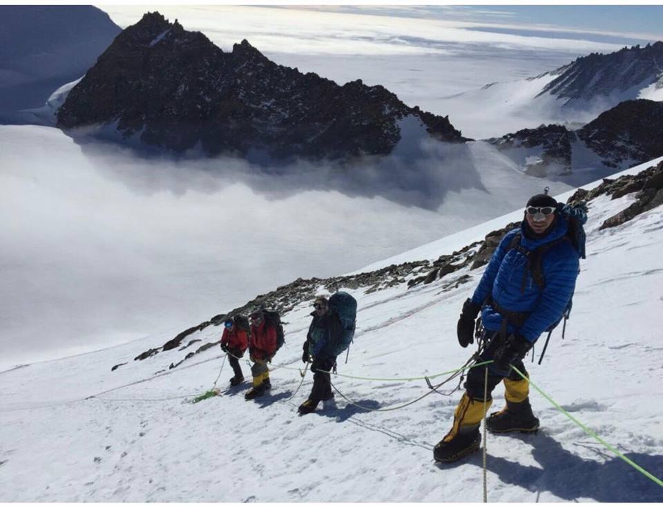 Bashkëshortja e alpinistit të ngujuar në Antarktik, Albanina: Nuk e di sa munden të mbijetojnë në ato kushte Arianiti dhe Mrika