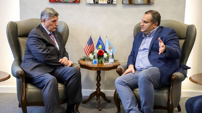 Ahmeti takoi ambasadorin amerikan Kosnett