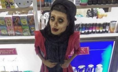 ‘Angelina’ iraniane, shoqe e ngushtë me adoleshenten që jeton si kukull e gjallë (Video)