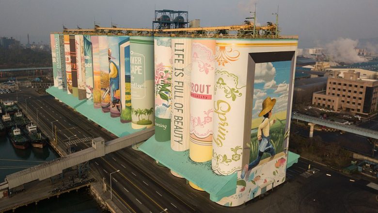 Artistët shpenzuan 850 mijë litra ngjyrë, për t’i kthyer siloset e drithit në mural gjigant (Foto)