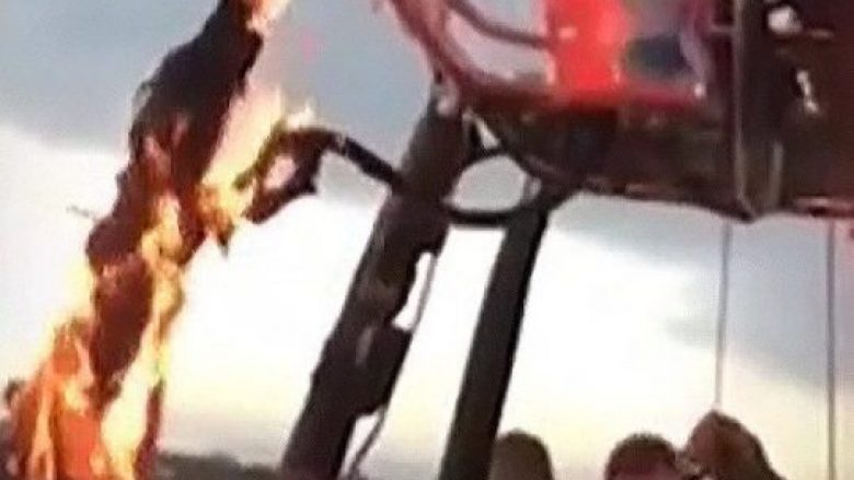 Balona me ajër të nxehtë u përfshi nga zjarri, 16 të pranishmit shpëtuan pa lëndime (Video)
