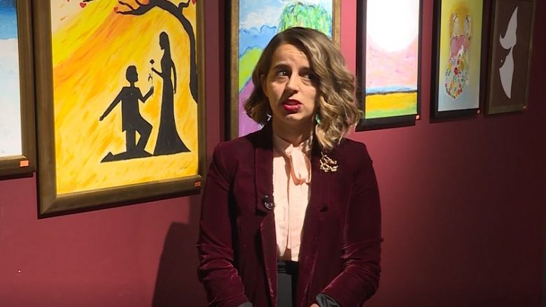 “Ngjyrat e shpirtit tim”, ekspozitë dedikuar viktimave të dhunës seksuale (Video)