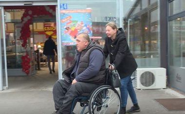 Afrim Bërbatovci, i paralizuar dhe në karrocë invalidësh, punon si taksist (Video)