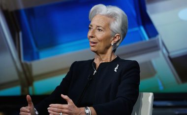Lagarde: Ekonomia e BE-së ende nuk ka dalë nga kriza e shkaktuar nga pandemia COVID-19