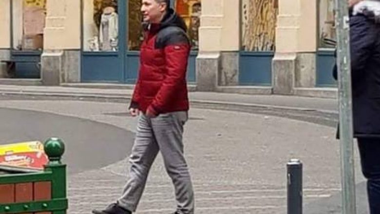 Gazetari i “The Guardian” fotografon Gruevskin në Budapest (Foto)