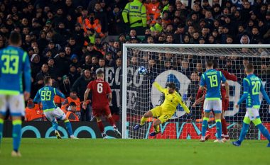 Pritja fantastike e Alisson në kohën shtesë ndaj Napolit shpëtoi Liverpoolin nga eliminimi