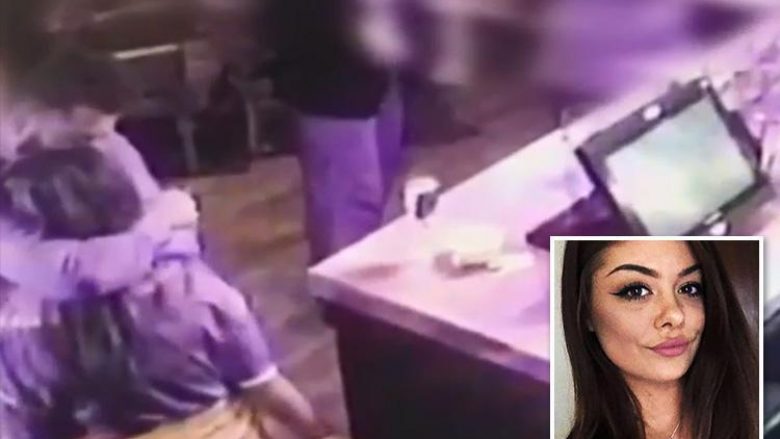 U ankua te shefi, menaxherja e pëson keq – rrëzohet pa vetëdije në dysheme, pasi u “shtrëngua për qafe” nga kolegu i saj (Video)